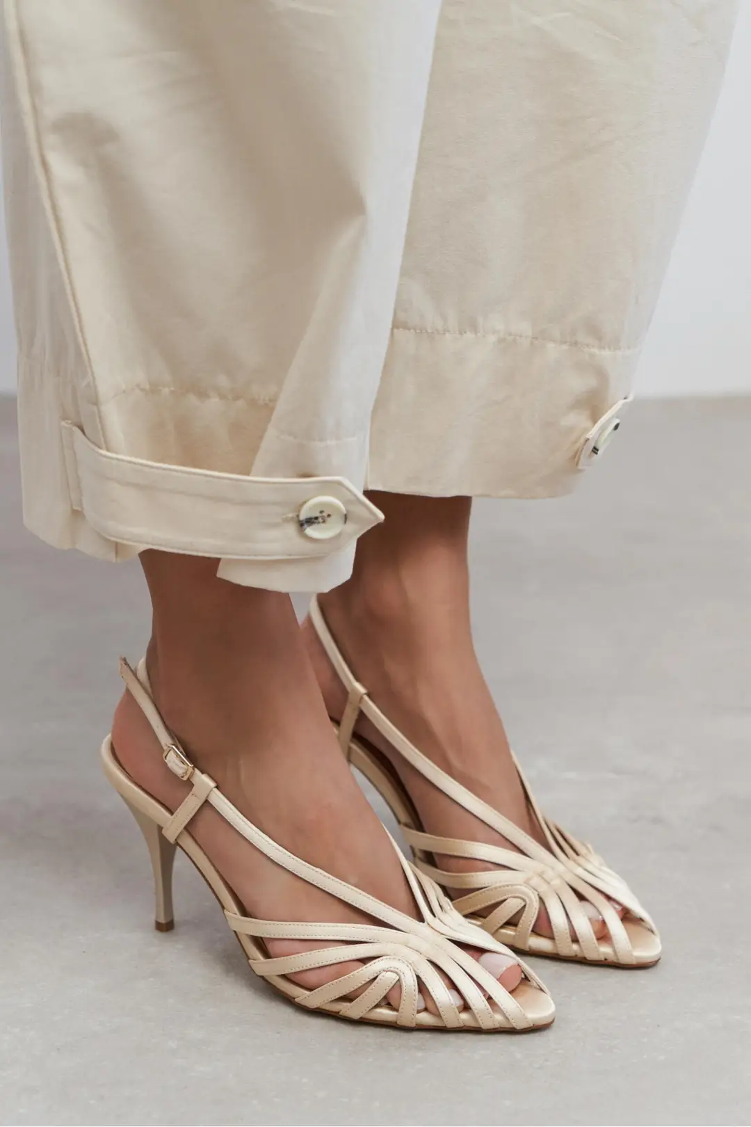 Eryu Toe Details Caged Heels